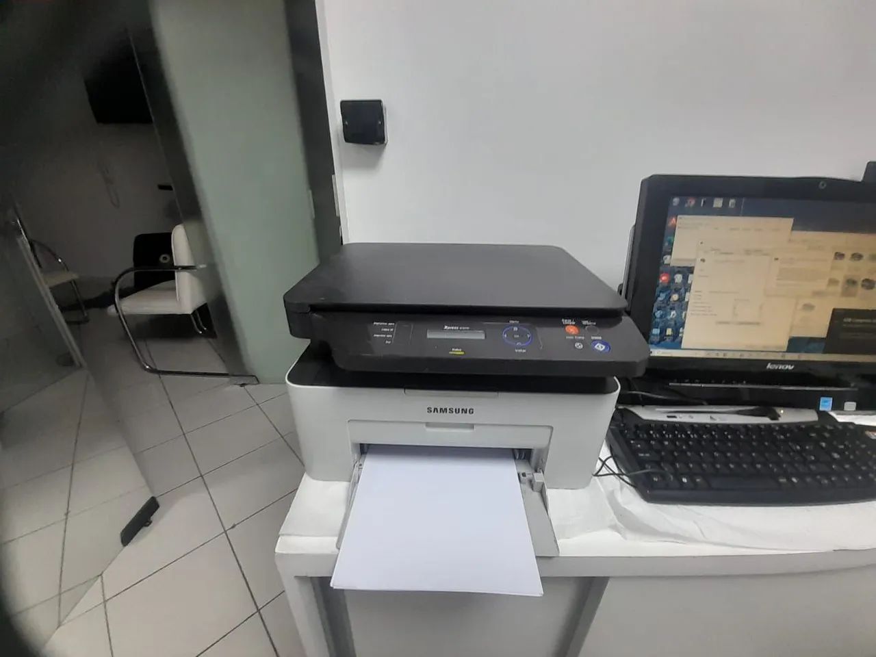 Impressora Multifuncional Samsung  X Press M 2070 monocromática  - Foto 4