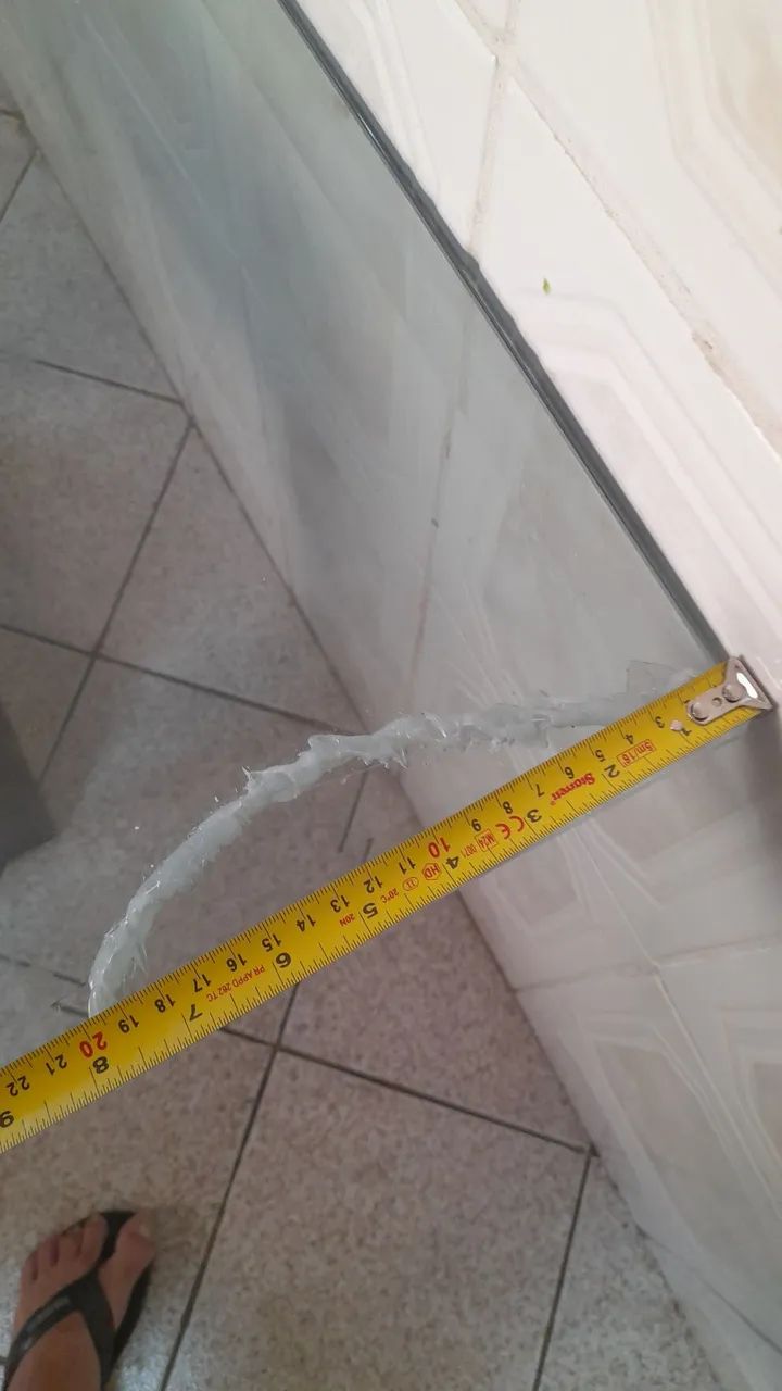 Mesa com Tampo de Vidro e 4 cadeiras - Foto 5