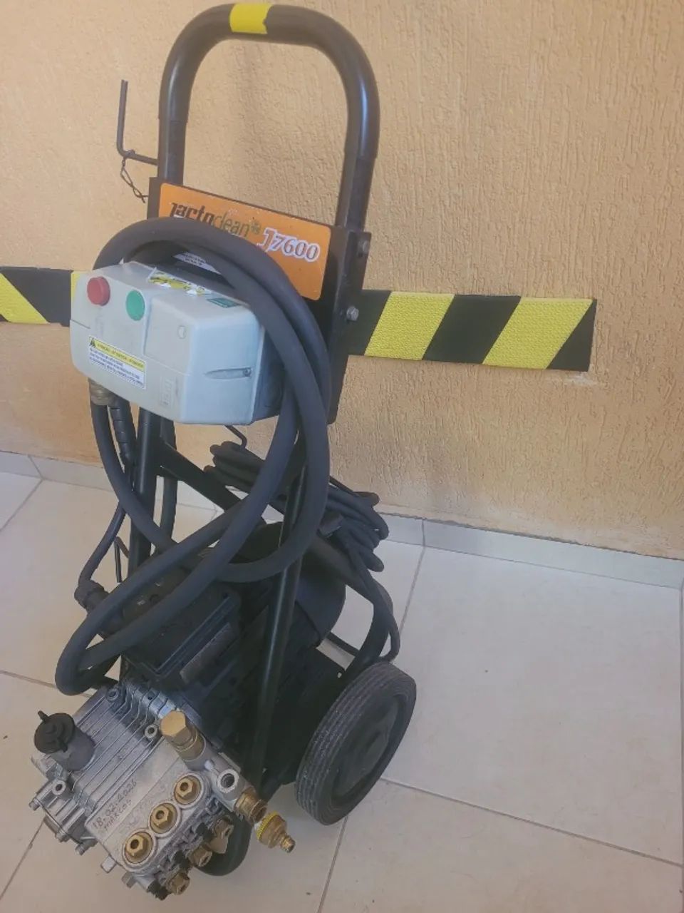 Lavadora de alta pressão profissional J7600 - Foto 2