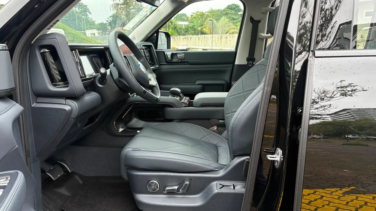 Denza B5 4WD, foto 11 de 14