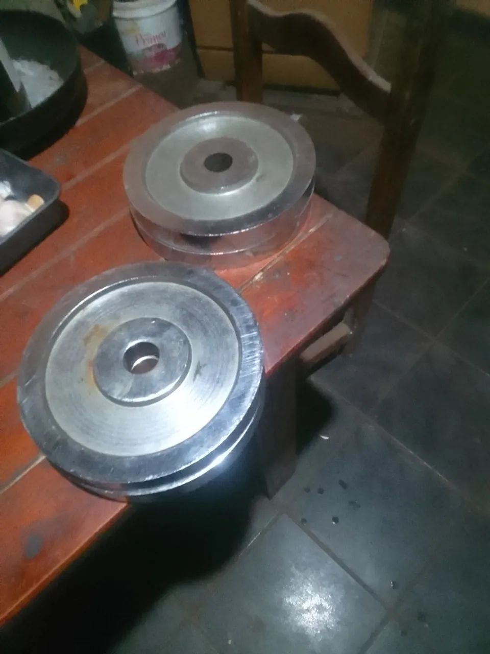 4 anilhas de 5 kilos acromada total 20 kilos - Foto 2