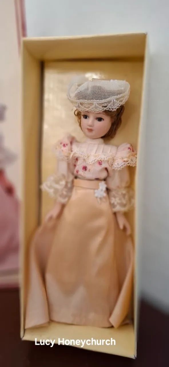 Boneca Damas da Época 