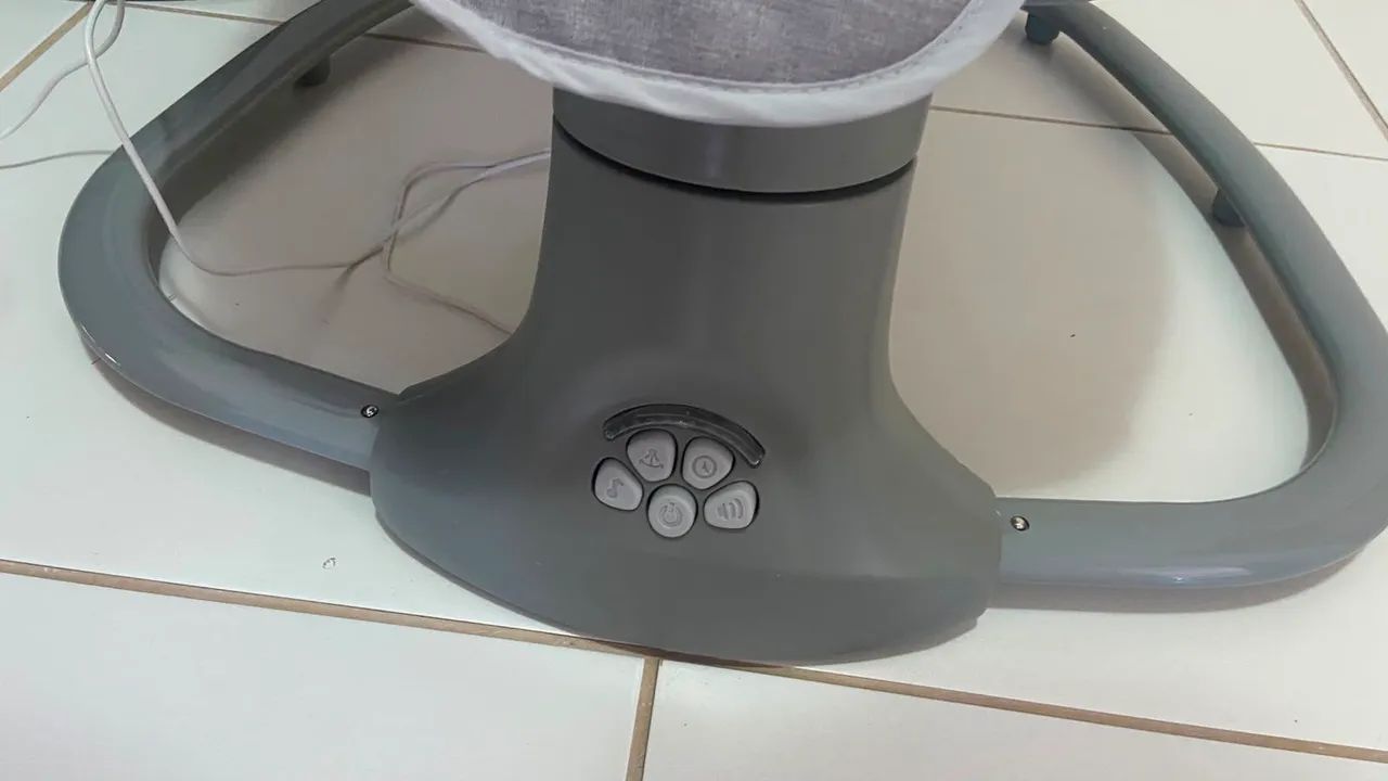 Vendo cadeira balanço bebê automática Mastela (Nova) - Foto 5