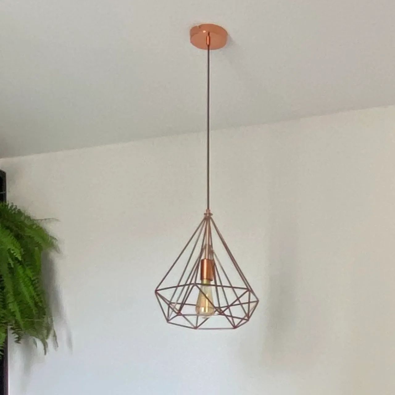 Lustre com lâmpada de filamento