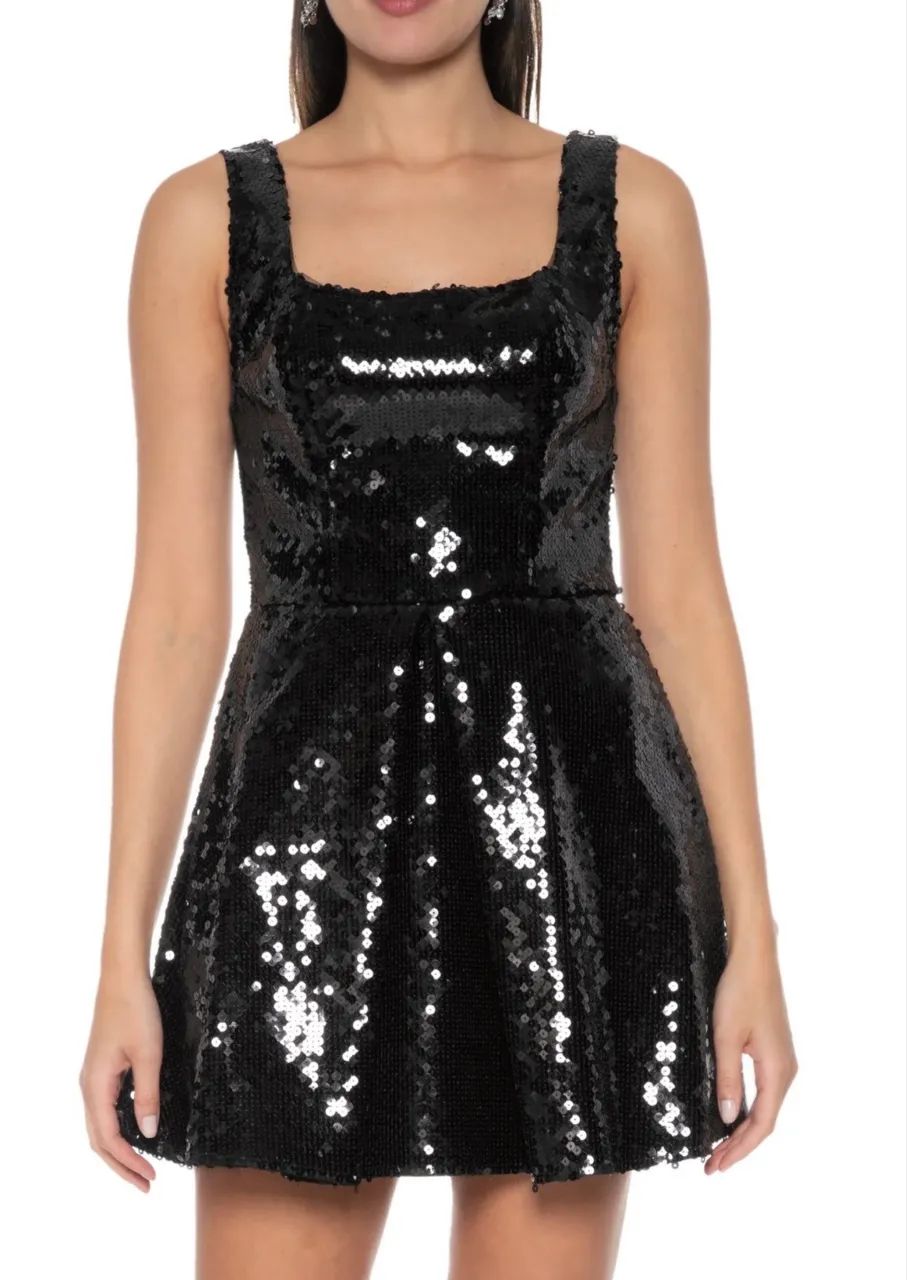 Vestido preto com paetê lança perfume 