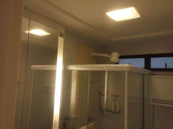 Vendo excelente apartamento todo reformado e mobiliado com garagem coberta 2/4 no planalto - Foto 3