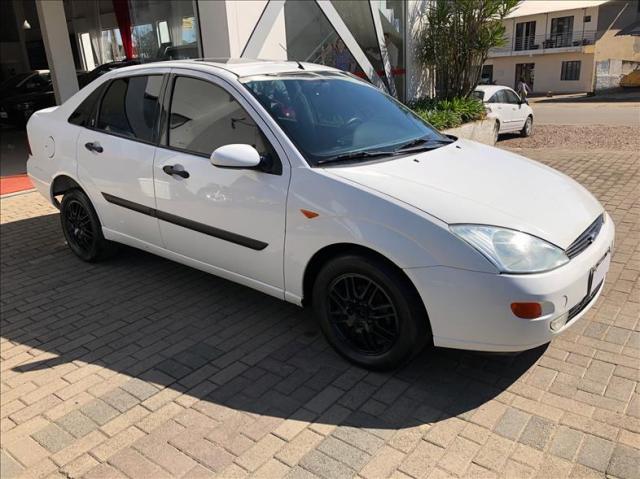 Ford Focus 2.0 Ghia Sedan 16v
