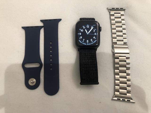 Apple Watch Series 4 44mm - brinde 2 pulseiras uma de aço e outra de silicone