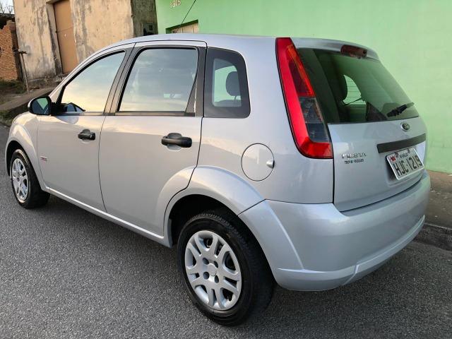 Fiesta 1.0 hatch completo -ar 2010/2011 - Foto 2