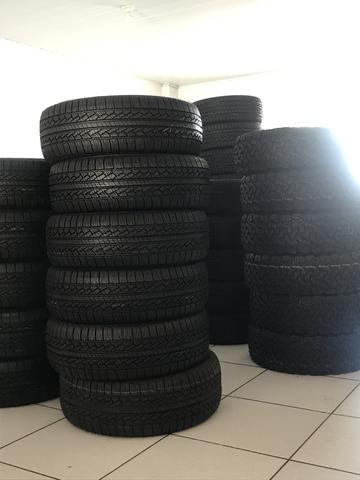 Hiper especial do fim de mês pneus remold