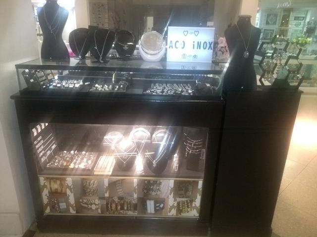 Quiosque em madeira para shopping