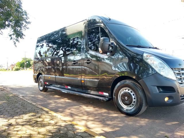 Renault Master versão L3H2 Longa 17 Lugares