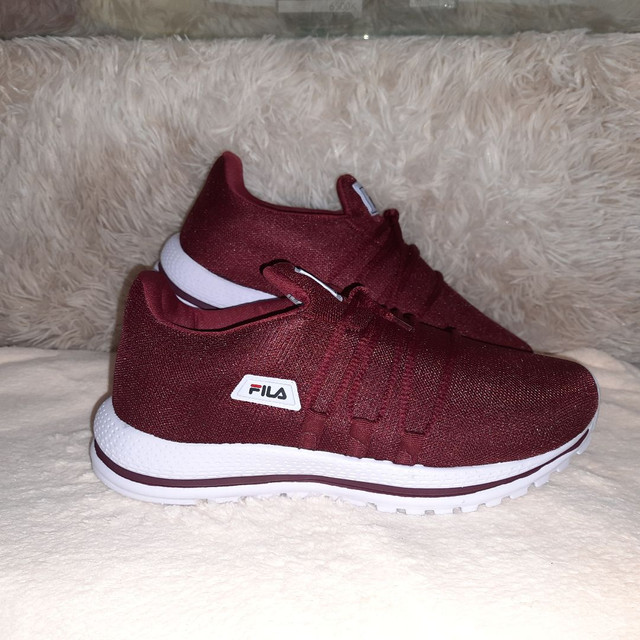 tenis fila cor vinho