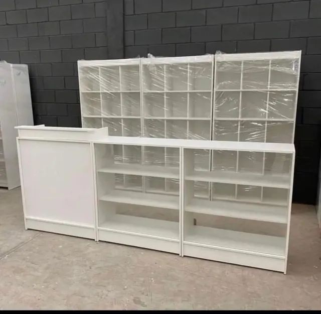 Balcão caixa fechado c/ vitrine expositor + Colmeia 15 nichos MDF Kit Loja