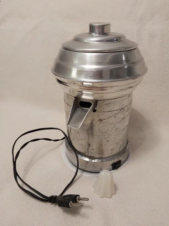 Espremedor de Frutas Elétrico Industrial Bivolt Usado. - Foto 2