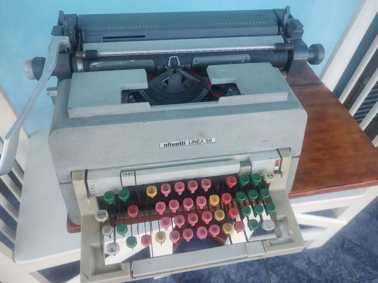 Máquina de datilografia Olivetti linda 98 - Foto 3