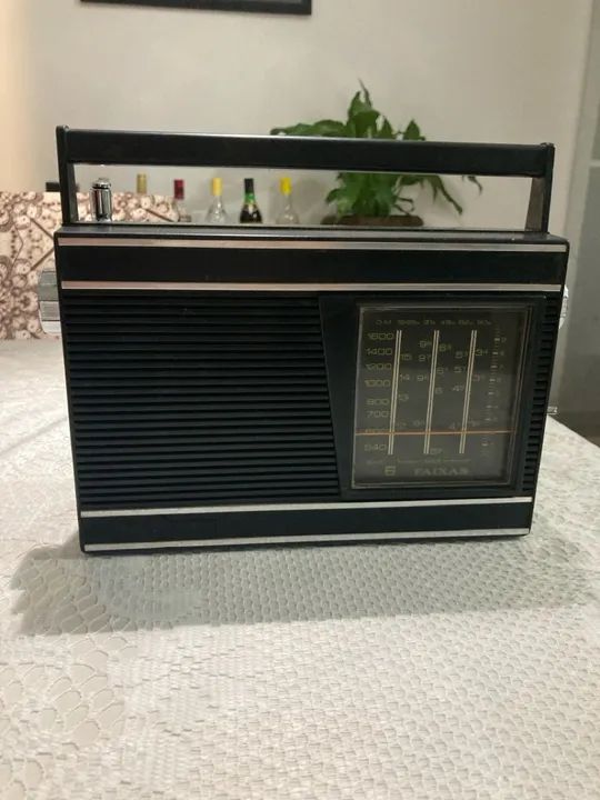 Rádio Motoradio 6 faixas - em perfeito estado.