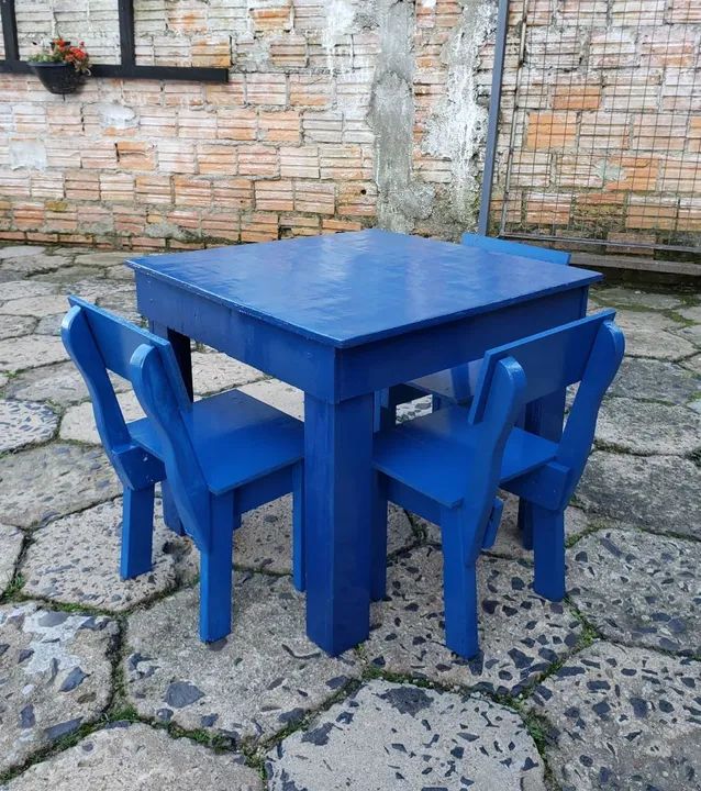 Mesinha infantil toda em madeira 