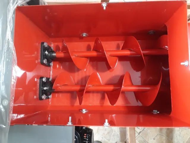 Maquina De Ensacar Silagem Primus 2 Eixos Com Motor Kawashima Ge700B 7hp, Gasolina Nova - Foto 3