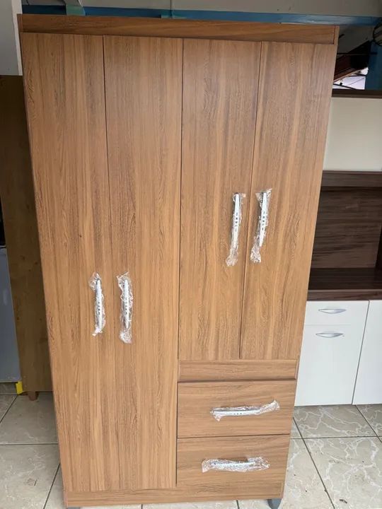 Guarda-roupa 4portas com 2 gaveta 
