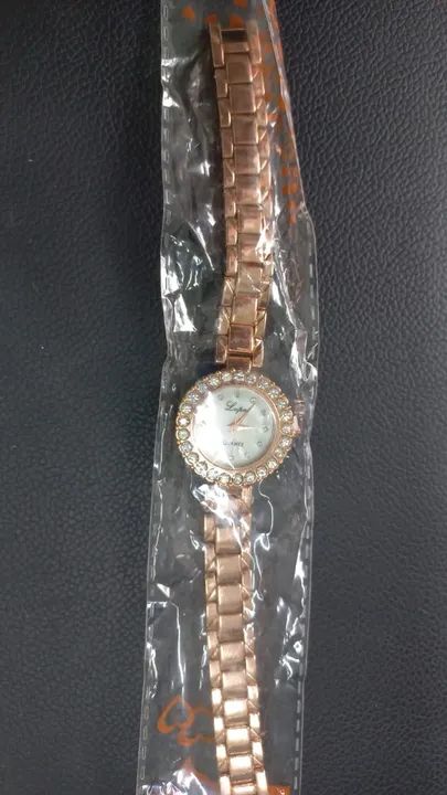 Relógio feminino com Strass - Dourado  - Luxo 
