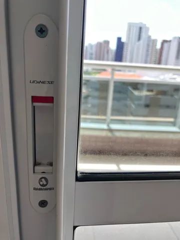 Porta de correr de vidro, com duas folhas, com esquadria de alumínio na cor branca  - Foto 2