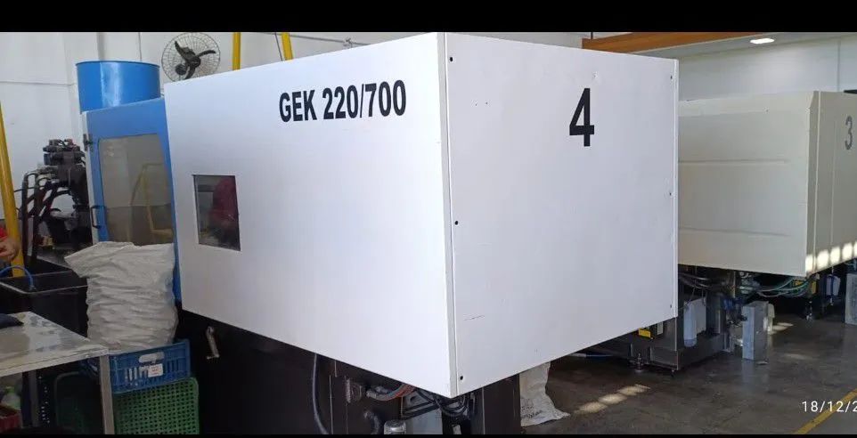 Injetora servomotor 220T