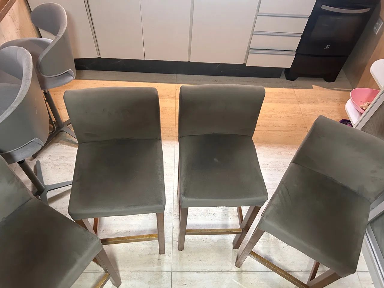 Banqueta de madeira com estofado - Foto 3