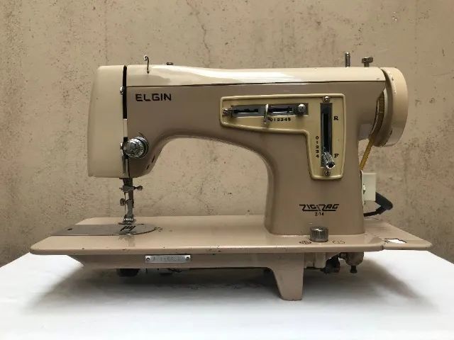 Máquina de Costura Elgin Zig Zag Z14 - C/ Motor e Pedal - Excelente Estado  Toda em Ferro