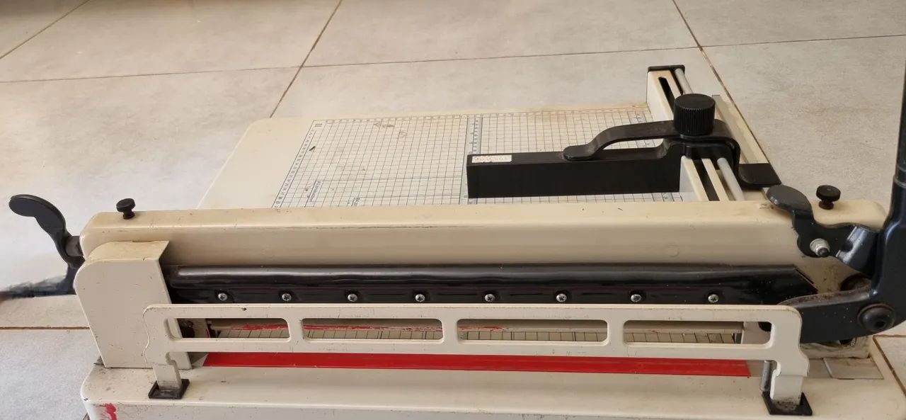 Guilhotina de papel profissional