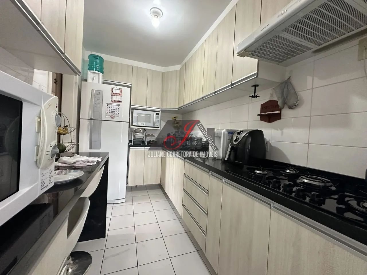 Apartamento à venda, 03 quartos, Edifício Anoara, bairro Campo Comprido em Curitiba/PR.