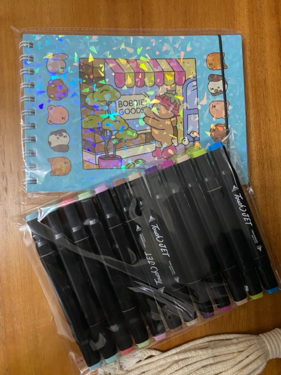 KIT COM 12 CANETAS TOUCH MAIS LIVRO DO BOBBIE GOODS 