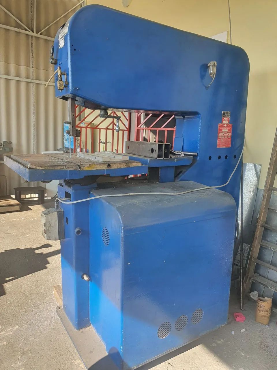 Serra de Fita Industrial