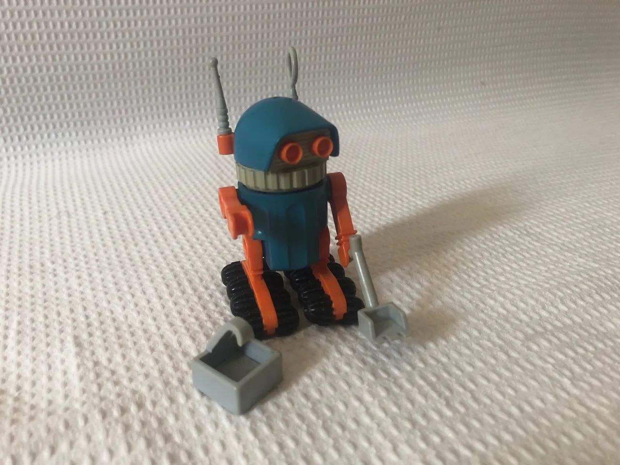 Playmobil Estrela 30.18.01 - Robô com Escavadeira - Foto 2
