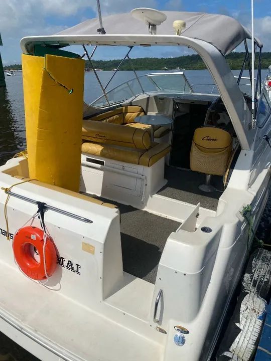 Vendo Lancha Cabinada em Ótima Oportunidade - Foto 3