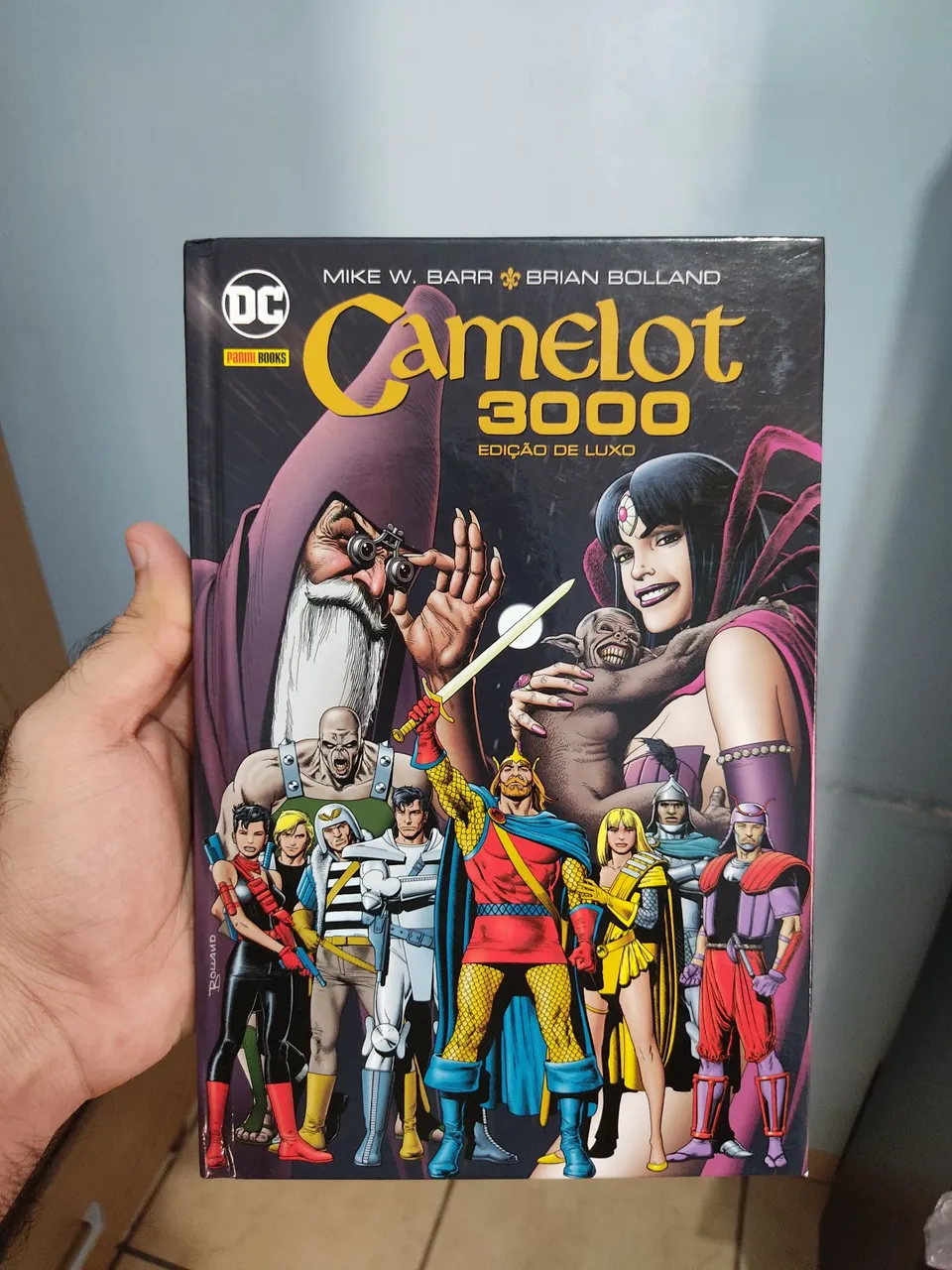 Camelot 3000 Edição de Luxo (Panini/DC)