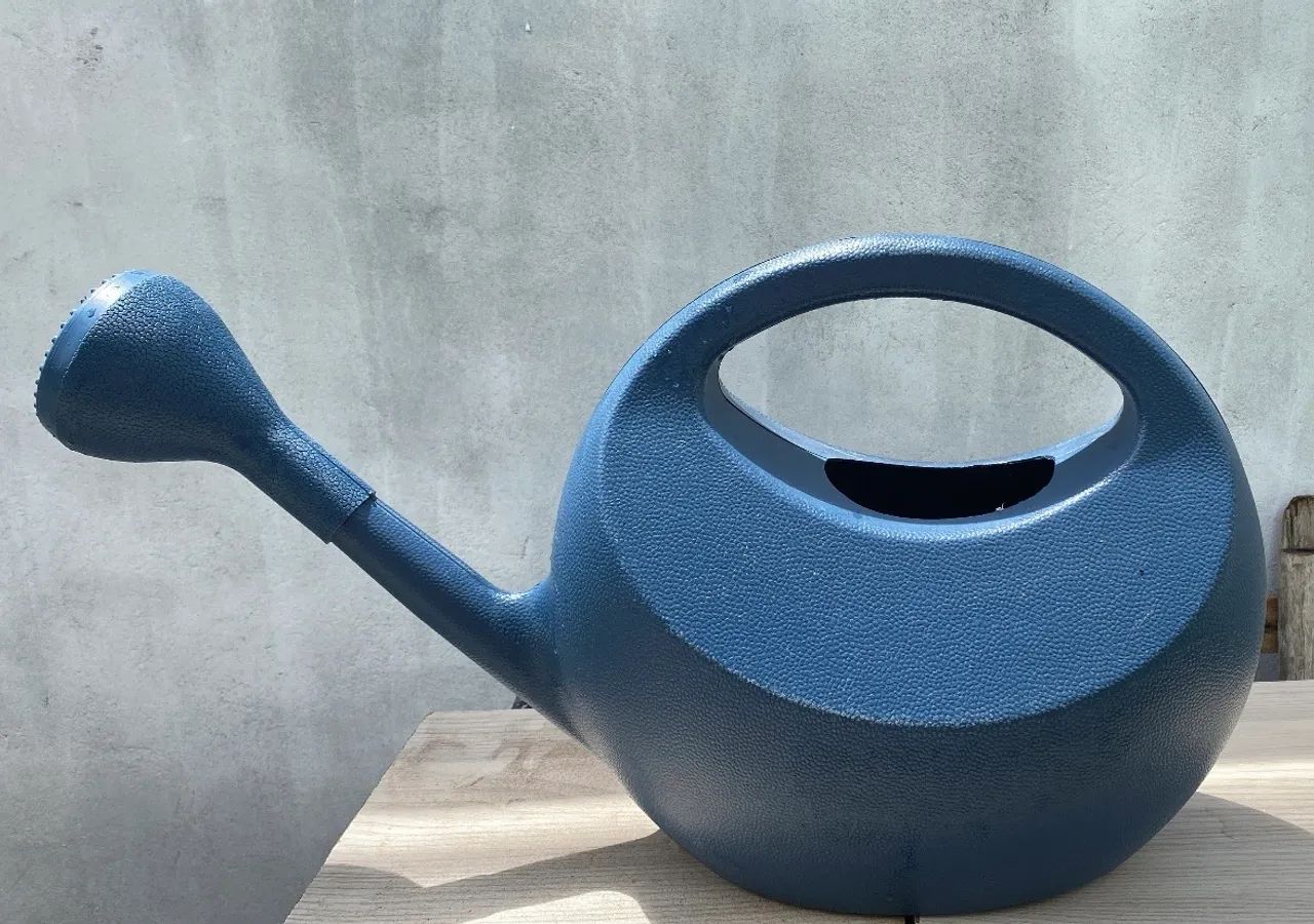 Regador de água azul