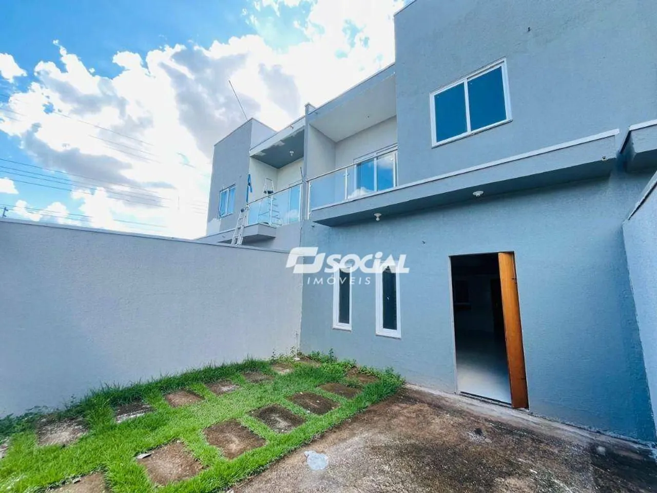 Sobrado recém-construído disponível para locação ou venda, localizado na Rua: Inglaterra,