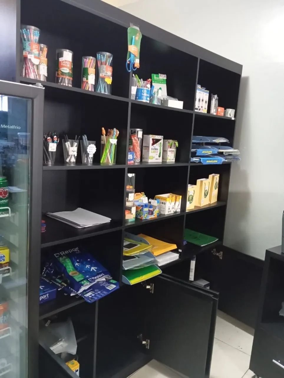 Armário em MDF Preto com 12 Nichos e 4 Portas - Excelente Estado! - Foto 3