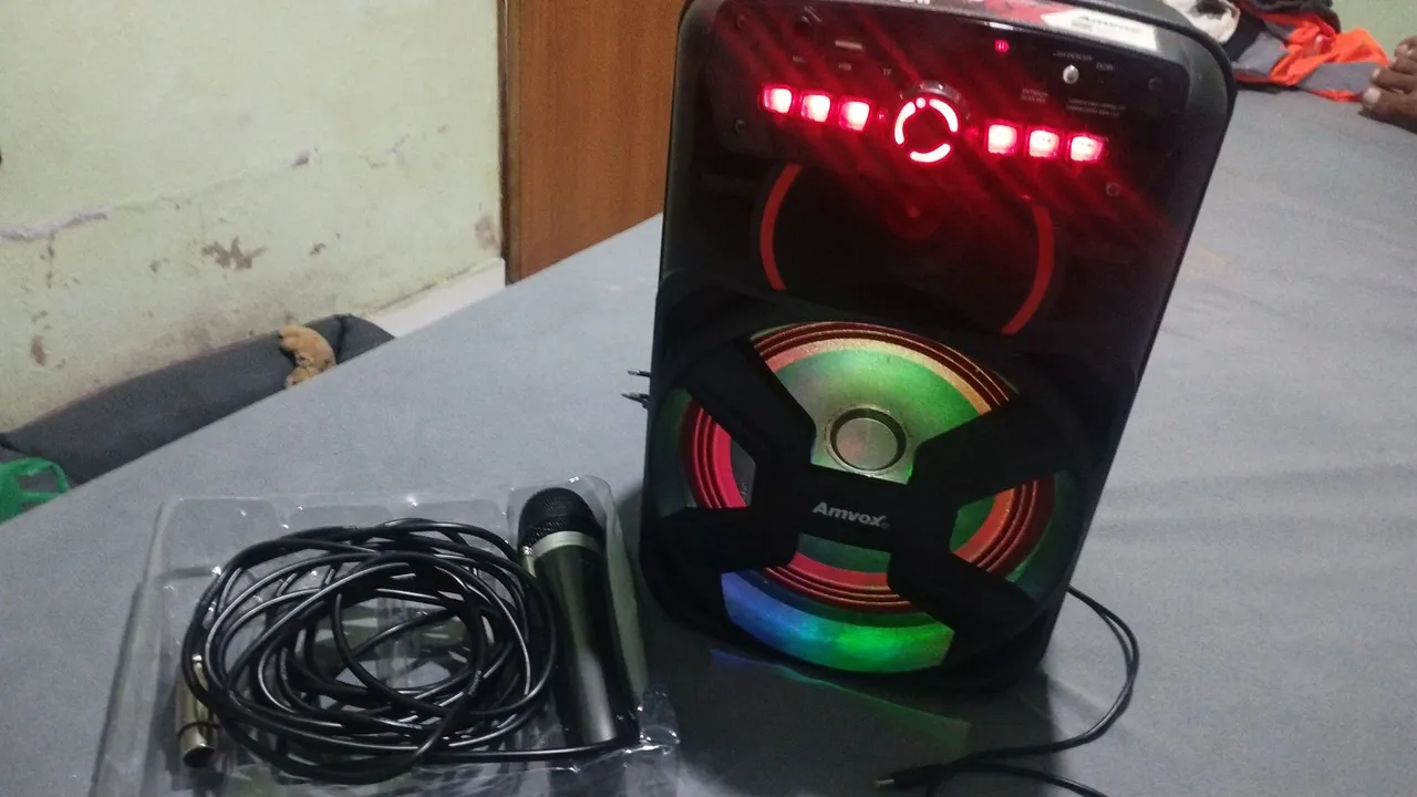 Caixa De Som Amvox Com Microfone