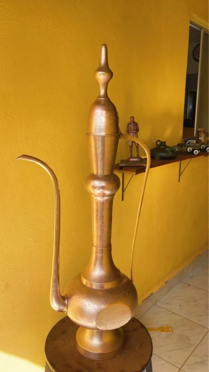 Instagram ? #nido_antiguidades Lindo bule indiano com lindos detalhes a mão 