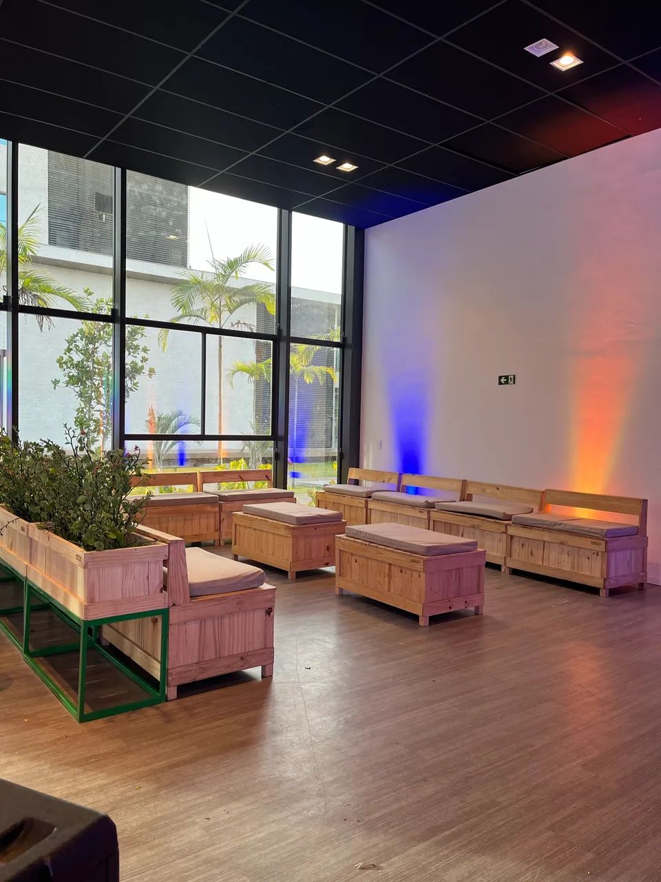 ALUGUEL DE SOFÁ E BANCO