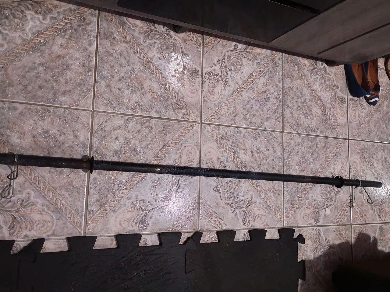 Barra de Musculação maciça com duas presilhas  - Foto 3