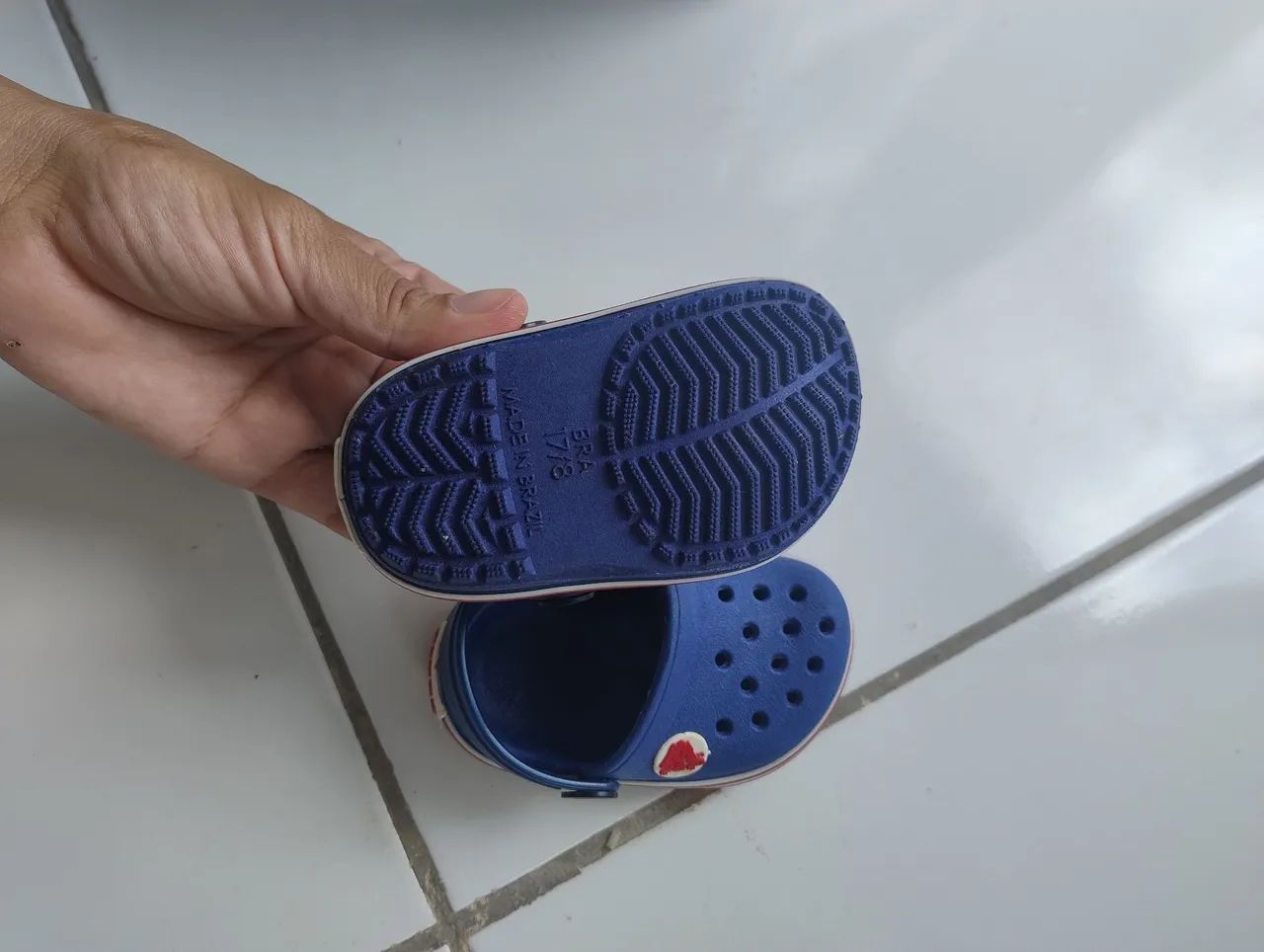 Chinelos Crocs infantis azul - nº 17/18 - Foto 2