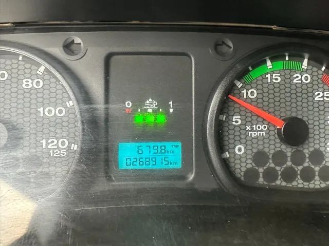 Ford Cargo 816 ano 2013 no chassi doc baú - filé - baixa km apenas 268 mil km - Foto 5