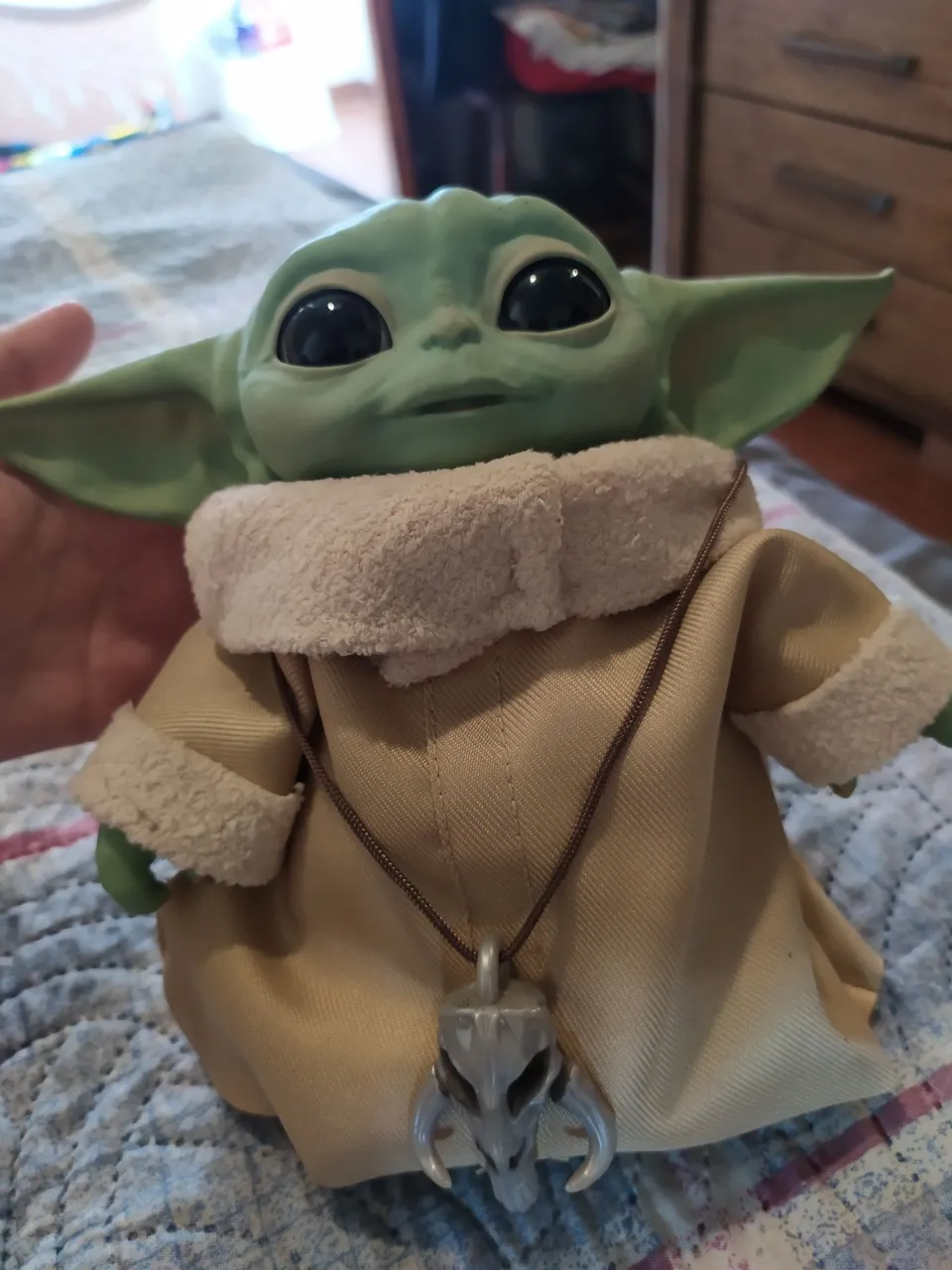 Boneco Baby Yoda eletrônico Hasbro