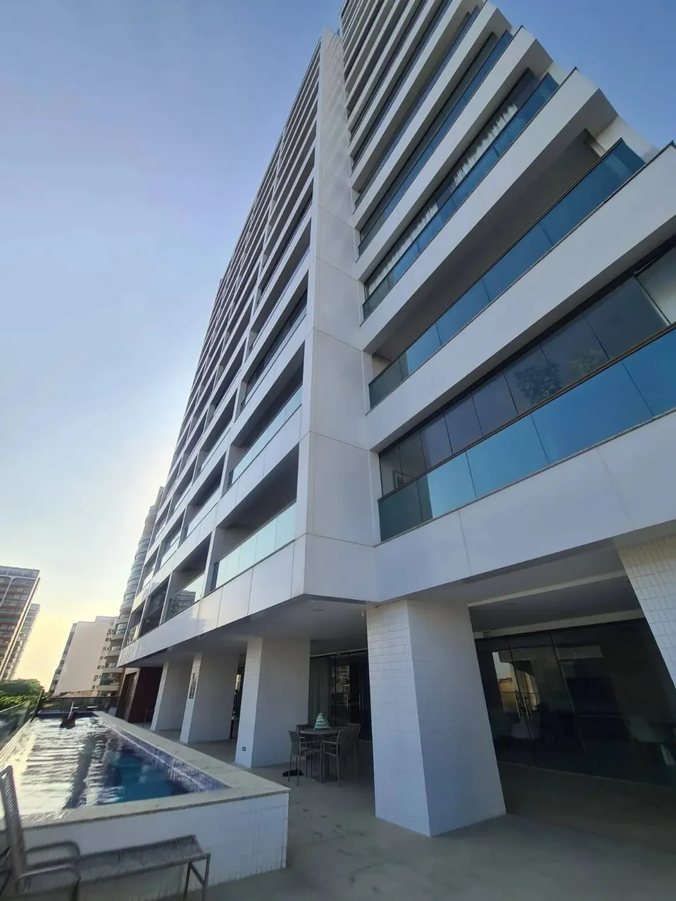 Apartamento Quarto e Sala no 535 Barra | Vista Mar | Mobiliado e Reformado