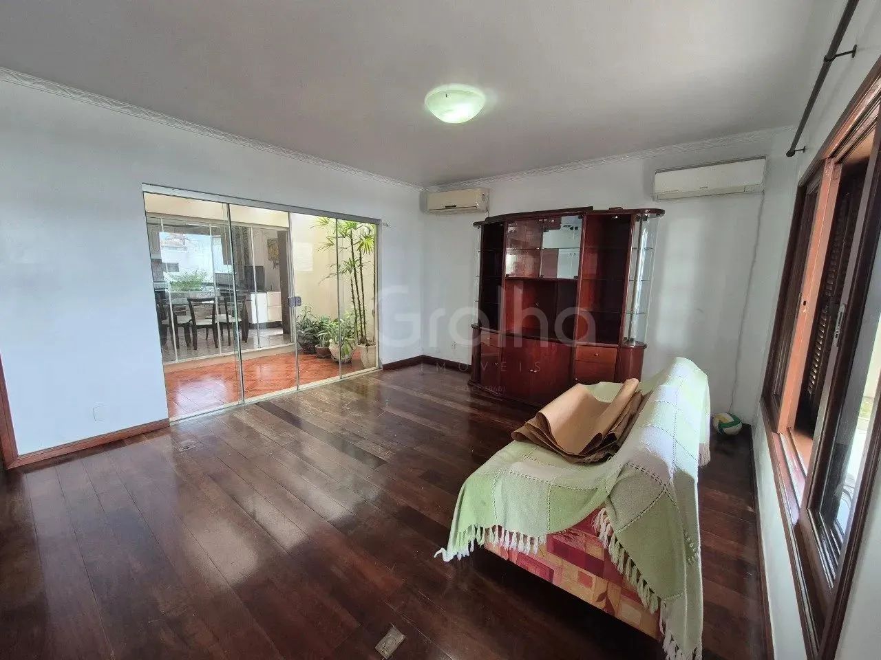 Casa de 369m² com 5 quartos sendo 2 suítes no Estreito