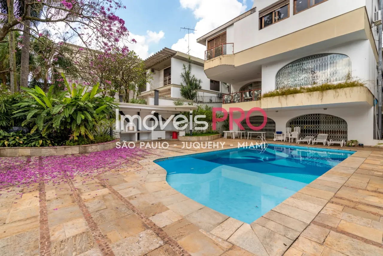 750m² com 4 suítes, piscina, churrasqueira para venda em Cidade Jardim.