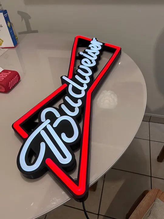 Luminária Neon Budweiser com fonte e dimmer para regular a luminosidade 